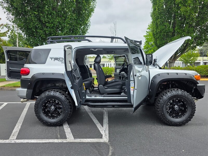 2008 Toyota FJ Cruiser 4X4 V6 / REAR DIFFERENTIAL LOCKER / BLUE-TOOTH / RACELINE WHEELS / NEW TIRES / LIFTED / SERVICE RECORDS / ZERO RUST - Photo 24 - Portland, OR 97217