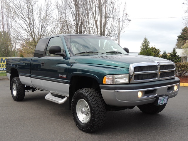 1999 Dodge Ram 2500 Laramie SLT/ 4X4 / 5.9L DIESEL /Long Bed / Leather