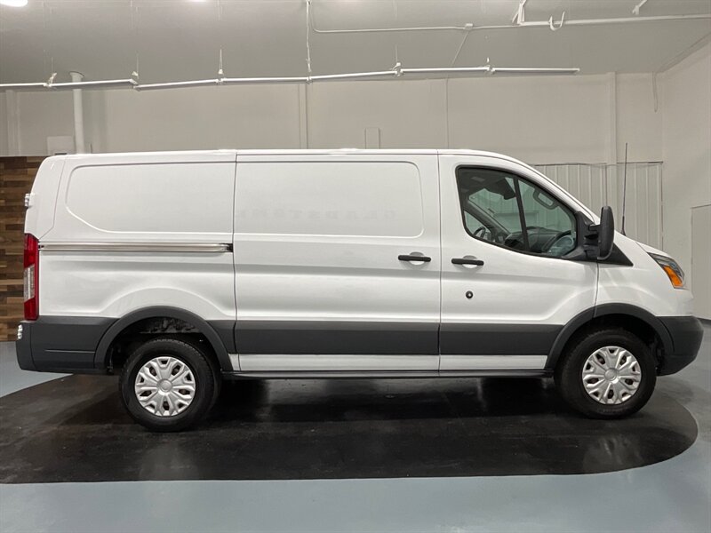 2015 Ford Transit CARGO VAN 250 / 3.5L V6 ECOBOOST / 1-OWNER  / Backup Camera / LOW ROOF - Photo 4 - Gladstone, OR 97027