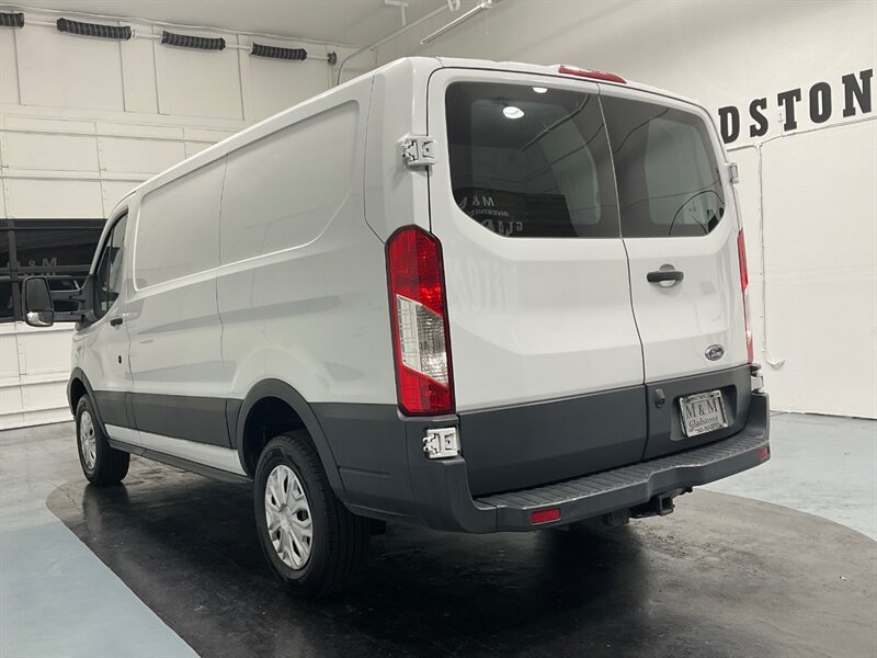 2015 Ford Transit CARGO VAN 250 / 3.5L V6 ECOBOOST / 1-OWNER  / Backup Camera / LOW ROOF - Photo 8 - Gladstone, OR 97027