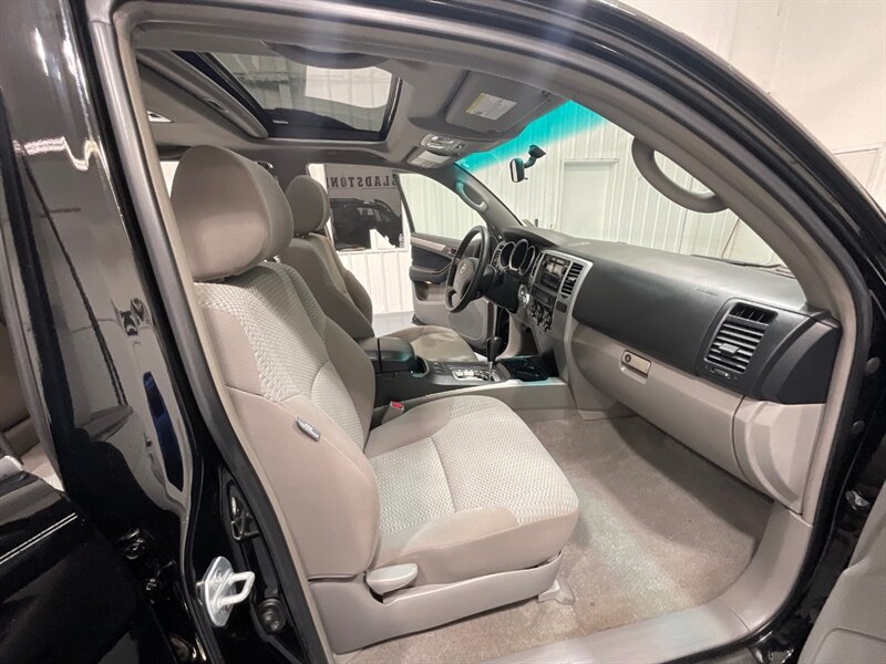 2006 Toyota 4Runner SR5 4X4 V6 / NEW LIFT + NEW WHEELS + NEW TIRES / ZERO RUST / Central Diff Locks / Sunroof - Photo 12 - Gladstone, OR 97027