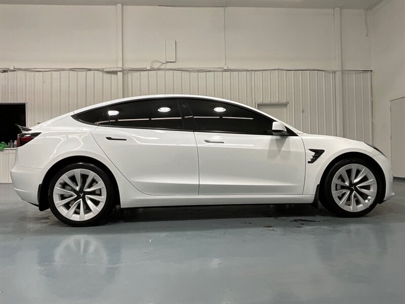 2023 Tesla Model 3 Sedan / Full self driving computer / 10,000 MILES  / Leather heated seats / Panoramic roof - Photo 4 - Gladstone, OR 97027