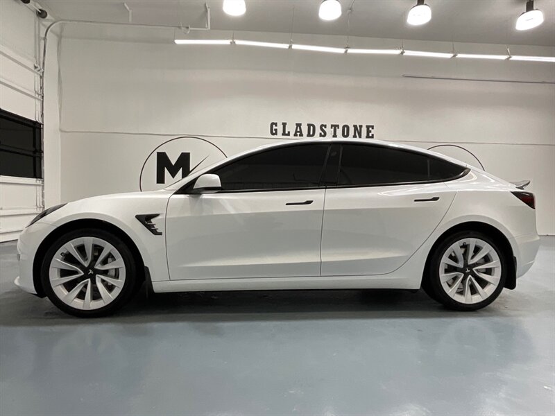 2023 Tesla Model 3 Sedan / Full self driving computer / 10,000 MILES  / Leather heated seats / Panoramic roof - Photo 3 - Gladstone, OR 97027