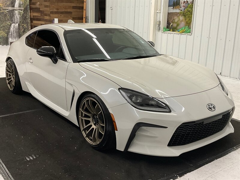 2022 Toyota 86 GR86 Coupe / 2.4L 4Cyl / LOWERED /ONLY 2,000 MILES  / 1-OWNER LOCAL CAR / Backup Camera / NEW WHEELS & TIRES / SHARP SHARP !! - Photo 2 - Gladstone, OR 97027