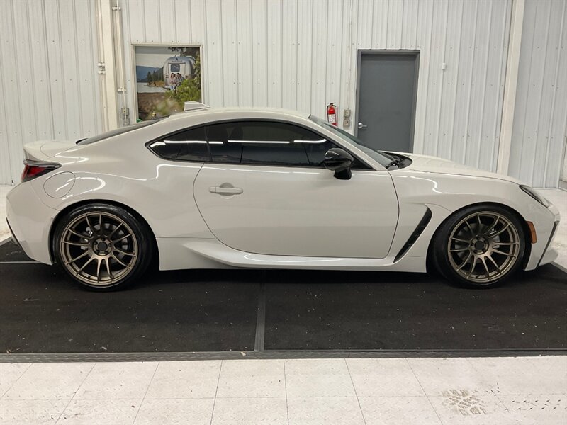 2022 Toyota 86 GR86 Coupe / 2.4L 4Cyl / LOWERED /ONLY 2,000 MILES  / 1-OWNER LOCAL CAR / Backup Camera / NEW WHEELS & TIRES / SHARP SHARP !! - Photo 4 - Gladstone, OR 97027