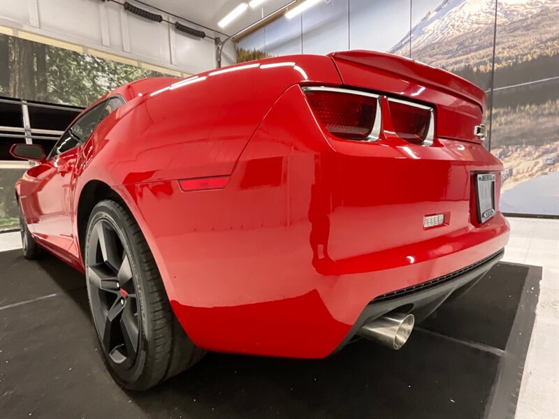 2010 Chevrolet Camaro SS 2dr Coupe / 6.2L V8 HO / 6-SPEED / 71,000 MILES  / LOCAL OREGON CAR / Leather & Heated Seats / Sunroof / BLACK WHEELS / SHARP & SUPER CLEAN !! - Photo 12 - Gladstone, OR 97027