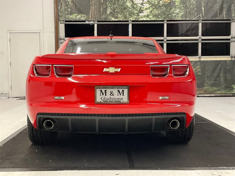 2010 Chevrolet Camaro SS 2dr Coupe / 6.2L V8 HO / 6-SPEED / 71,000 MILES  / LOCAL OREGON CAR / Leather & Heated Seats / Sunroof / BLACK WHEELS / SHARP & SUPER CLEAN !! - Photo 6 - Gladstone, OR 97027