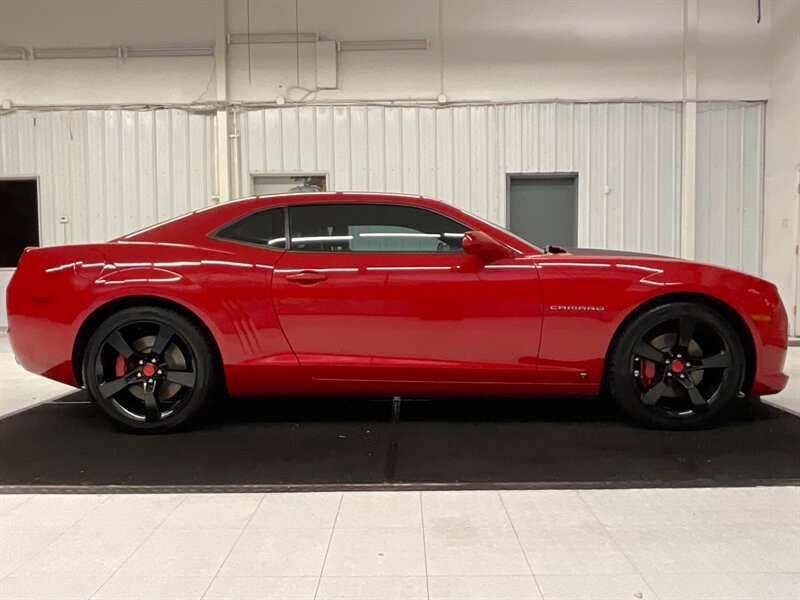 2010 Chevrolet Camaro SS 2dr Coupe / 6.2L V8 HO / 6-SPEED / 71,000 MILES  / LOCAL OREGON CAR / Leather & Heated Seats / Sunroof / BLACK WHEELS / SHARP & SUPER CLEAN !! - Photo 4 - Gladstone, OR 97027