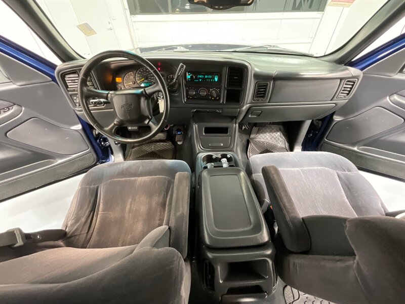 2001 Chevrolet Silverado 2500 LS CREW CAB 4x4 / 8.1L 3/4 Ton / LOCAL OREGON PK  / Hard to Find / RUST FREE - Photo 18 - Gladstone, OR 97027