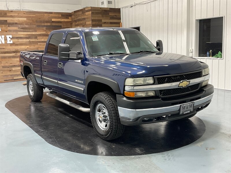 2001 Chevrolet Silverado 2500 LS CREW CAB 4x4 / 8.1L 3/4 Ton / LOCAL OREGON PK  / Hard to Find / RUST FREE - Photo 2 - Gladstone, OR 97027