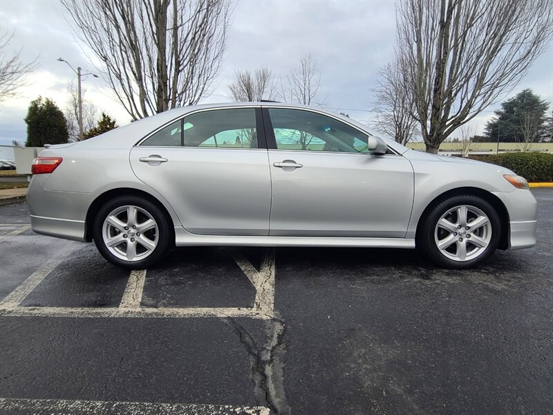 2007 Toyota Camry SE V6 3.5L / Sunroof / Heated Leather / 1-OWNER  / Excellent Condition - Photo 4 - Portland, OR 97217