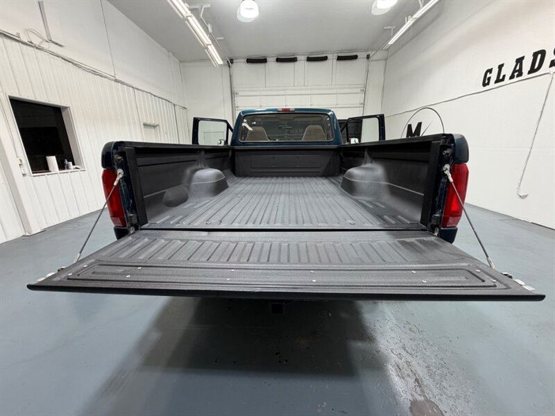 1997 Ford F-250 XLT 4X4 Regular Cab 7.5L V8 / ZERO RUST/114K MILES /LONG BED / BRAND NEW TIRES - Photo 11 - Gladstone, OR 97027