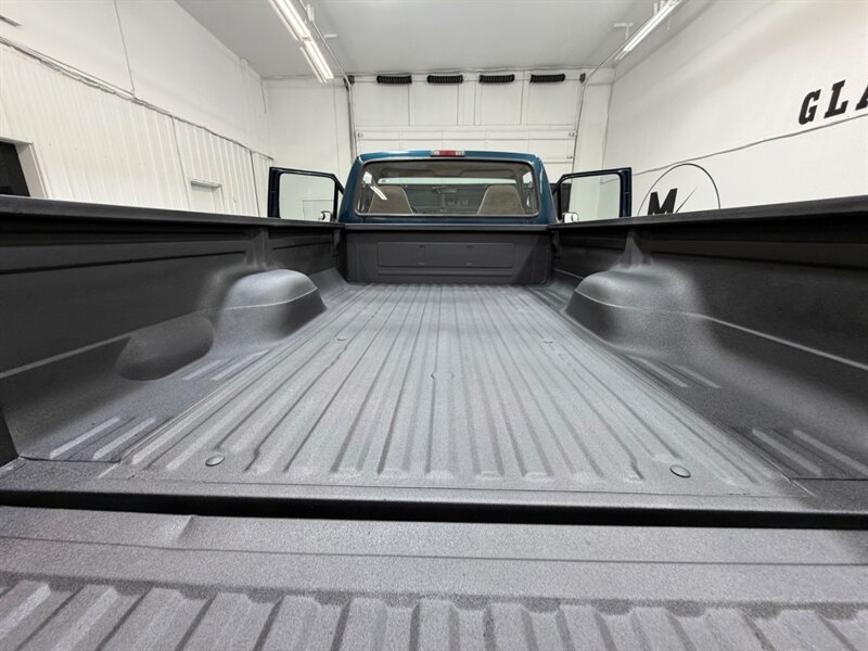 1997 Ford F-250 XLT 4X4 Regular Cab 7.5L V8 / ZERO RUST/114K MILES /LONG BED / BRAND NEW TIRES - Photo 10 - Gladstone, OR 97027