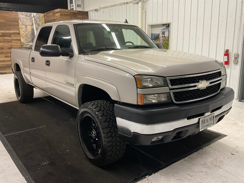 2007 Chevrolet Silverado 2500 LT Crew Cab 4X4 / 8.1L V8 GAS / ONLY 85,000 MILES  / Leather & Heated Seats / Sunroof / LOCAL TRUCK / RUST FREE - Photo 2 - Gladstone, OR 97027