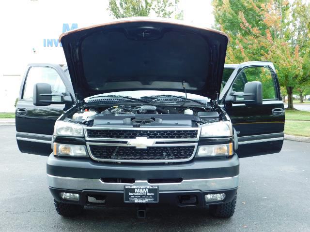 2006 Chevrolet Silverado 2500 LT Crew Cab / 4X4 / 6.6 L DURAMAX DIESEL / ALLISON   - Photo 31 - Portland, OR 97217