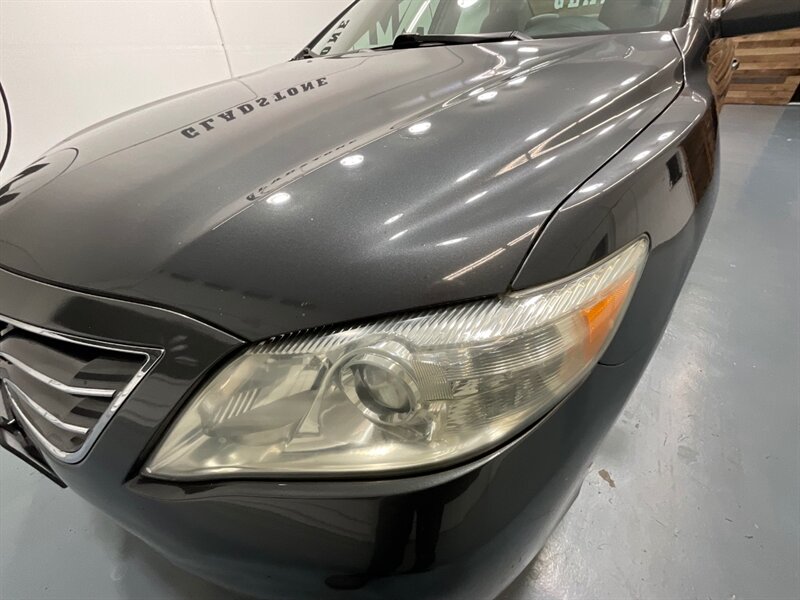 2010 Toyota Camry XLE V6 / Leather Heated Seats / Sunroof /NEW TIRES  / ZERO RUST - Photo 26 - Gladstone, OR 97027