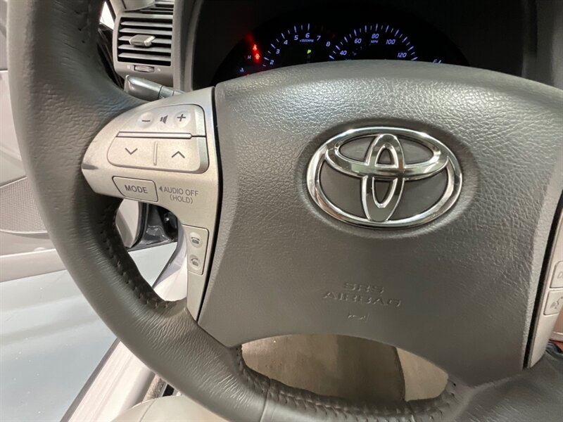 2010 Toyota Camry XLE V6 / Leather Heated Seats / Sunroof /NEW TIRES  / ZERO RUST - Photo 35 - Gladstone, OR 97027