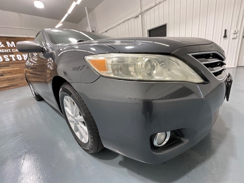 2010 Toyota Camry XLE V6 / Leather Heated Seats / Sunroof /NEW TIRES  / ZERO RUST - Photo 10 - Gladstone, OR 97027