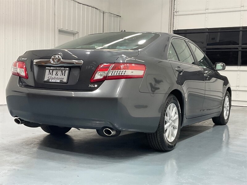 2010 Toyota Camry XLE V6 / Leather Heated Seats / Sunroof /NEW TIRES  / ZERO RUST - Photo 8 - Gladstone, OR 97027