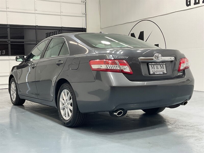 2010 Toyota Camry XLE V6 / Leather Heated Seats / Sunroof /NEW TIRES  / ZERO RUST - Photo 7 - Gladstone, OR 97027