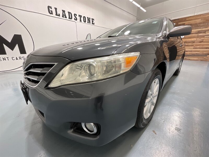 2010 Toyota Camry XLE V6 / Leather Heated Seats / Sunroof /NEW TIRES  / ZERO RUST - Photo 9 - Gladstone, OR 97027