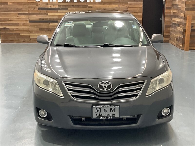 2010 Toyota Camry XLE V6 / Leather Heated Seats / Sunroof /NEW TIRES  / ZERO RUST - Photo 5 - Gladstone, OR 97027