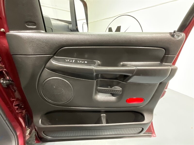 2003 Dodge Ram 2500 SLT Quad Cab 4X4 / 5.9L CUMMINS DIESEL / LIFTED / LONG BED / 141K Miles - Photo 33 - Gladstone, OR 97027