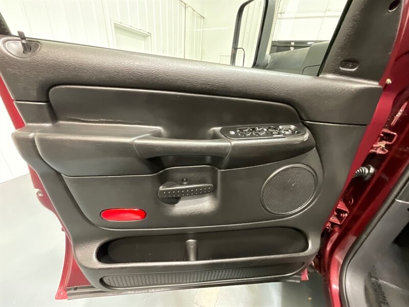 2003 Dodge Ram 2500 SLT Quad Cab 4X4 / 5.9L CUMMINS DIESEL / LIFTED / LONG BED / 141K Miles - Photo 32 - Gladstone, OR 97027