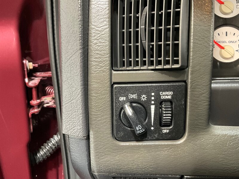 2003 Dodge Ram 2500 SLT Quad Cab 4X4 / 5.9L CUMMINS DIESEL / LIFTED / LONG BED / 141K Miles - Photo 37 - Gladstone, OR 97027