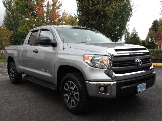 2014 Toyota Tundra SR5 / Crew Cab / 4X4 / TRD OFF RD / 8900 MILES