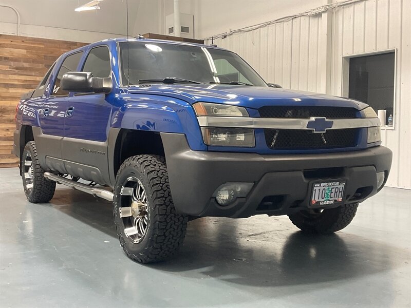 2003 Chevrolet Avalanche 2500 Sport Utility Pickup 4X4 / 8.1L V8 /LOW MILES  / Leather w. Heated Seats / Rear DVD Player / ZERO RUST - Photo 2 - Gladstone, OR 97027