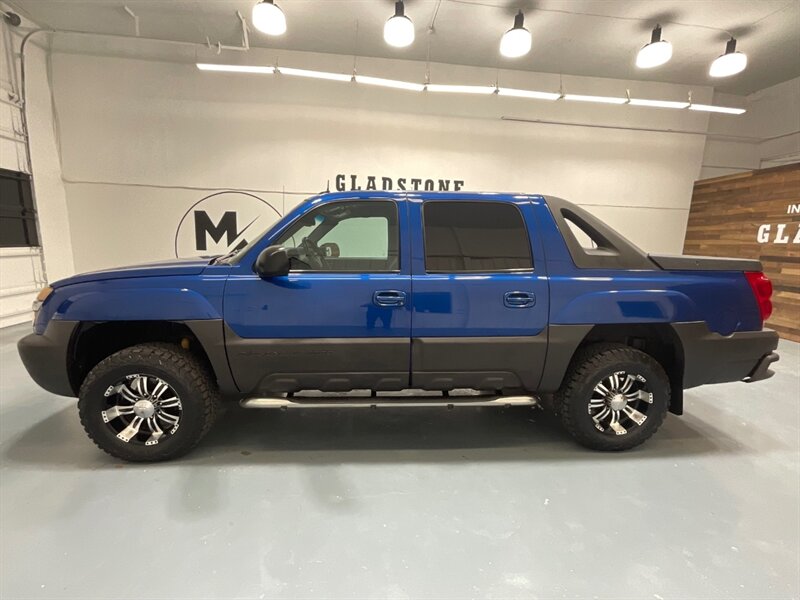 2003 Chevrolet Avalanche 2500 Sport Utility Pickup 4X4 / 8.1L V8 /LOW MILES  / Leather w. Heated Seats / Rear DVD Player / ZERO RUST - Photo 3 - Gladstone, OR 97027