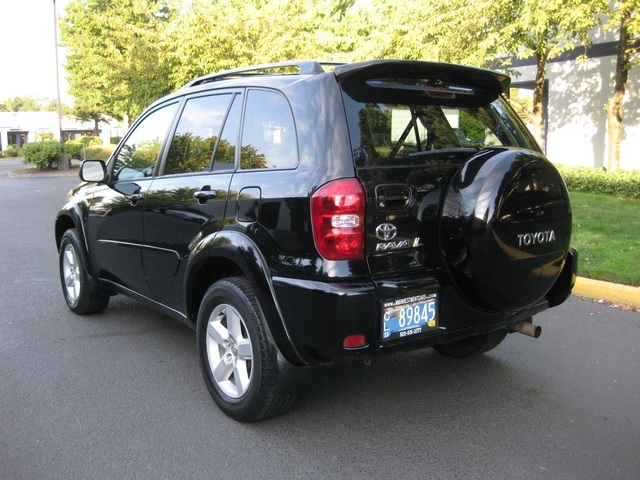 2005 Toyota RAV4 L 4WD 4-cyl Automatic / Moon Roof / Sharp!   - Photo 4 - Portland, OR 97217