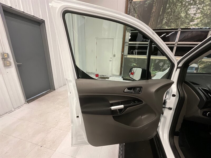 2020 Ford Transit Connect CARGO VAN XLT / 2.0L 4Cyl / 1-OWNER / 12,000 MILES  / Backup Camera / Blind Spot Alert / CARGO VAN CAMPER - Photo 34 - Gladstone, OR 97027