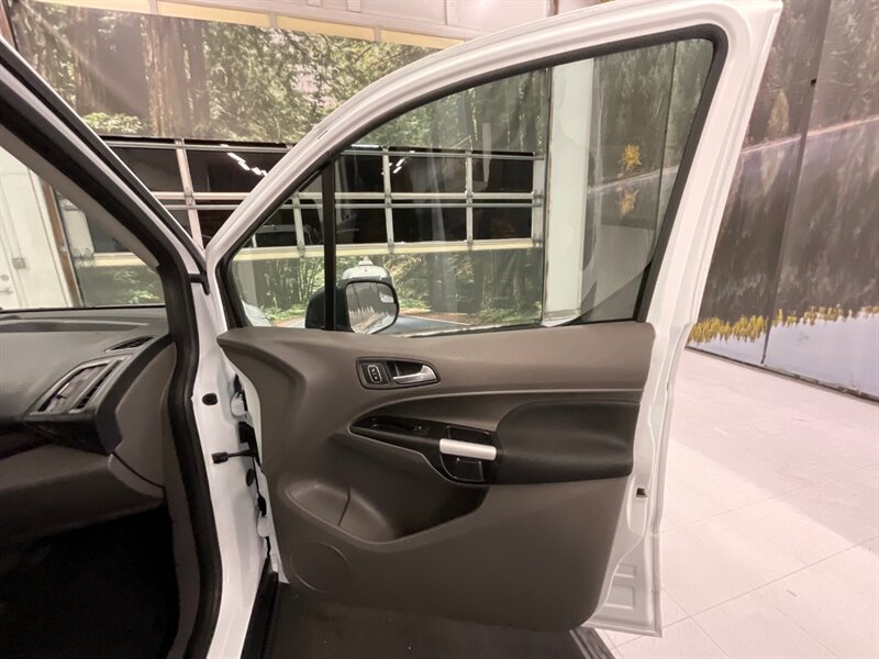 2020 Ford Transit Connect CARGO VAN XLT / 2.0L 4Cyl / 1-OWNER / 12,000 MILES  / Backup Camera / Blind Spot Alert / CARGO VAN CAMPER - Photo 35 - Gladstone, OR 97027