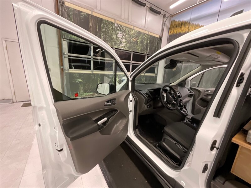 2020 Ford Transit Connect CARGO VAN XLT / 2.0L 4Cyl / 1-OWNER / 12,000 MILES  / Backup Camera / Blind Spot Alert / CARGO VAN CAMPER - Photo 33 - Gladstone, OR 97027