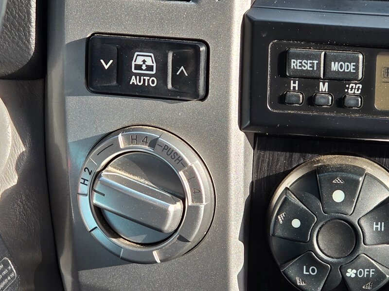 2008 Toyota 4Runner Limited Edition 4X4 / DIFF LOCK / NAVi / BACK CAM / HEATED LEATHER / NEW TIRES / ZERO RUST / SERVICE RECORDS - Photo 20 - Portland, OR 97217
