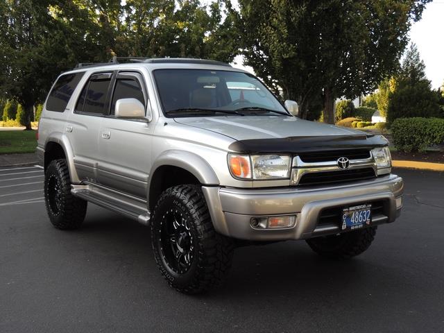 2001 Toyota 4Runner Limited / V6 3.4L / Leather / Sunroof / Lifted