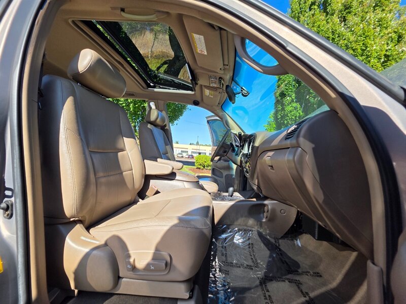 2002 Toyota Sequoia 4X4 LIMITED TIMING BELT DONE / NEW TIRES / LIFTED / V8 4.7L / 8-PASSENGER / HEATED LEATHER / SUNROOF / EXCELLENT CONDITION - Photo 14 - Portland, OR 97217