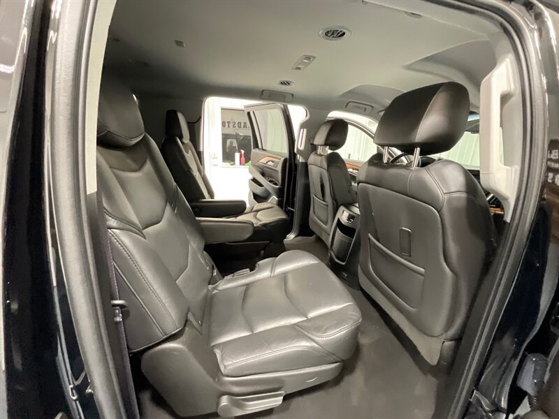 2017 Cadillac Escalade ESV Sport Utility 4X4 / 6.2L V8 / Extended  / Leather heated & cooled seats - Photo 15 - Gladstone, OR 97027