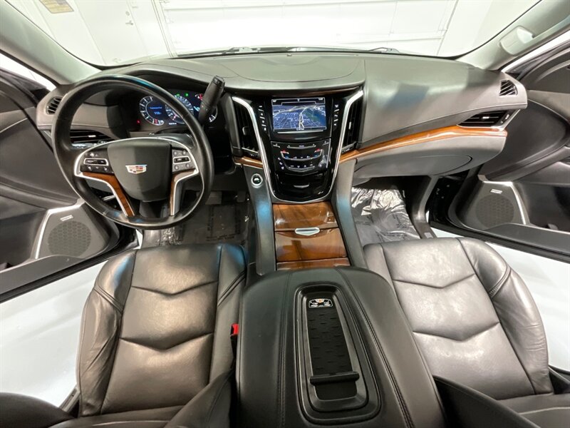 2017 Cadillac Escalade ESV Sport Utility 4X4 / 6.2L V8 / Extended  / Leather heated & cooled seats - Photo 39 - Gladstone, OR 97027