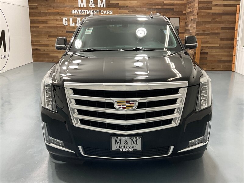 2017 Cadillac Escalade ESV Sport Utility 4X4 / 6.2L V8 / Extended  / Leather heated & cooled seats - Photo 5 - Gladstone, OR 97027