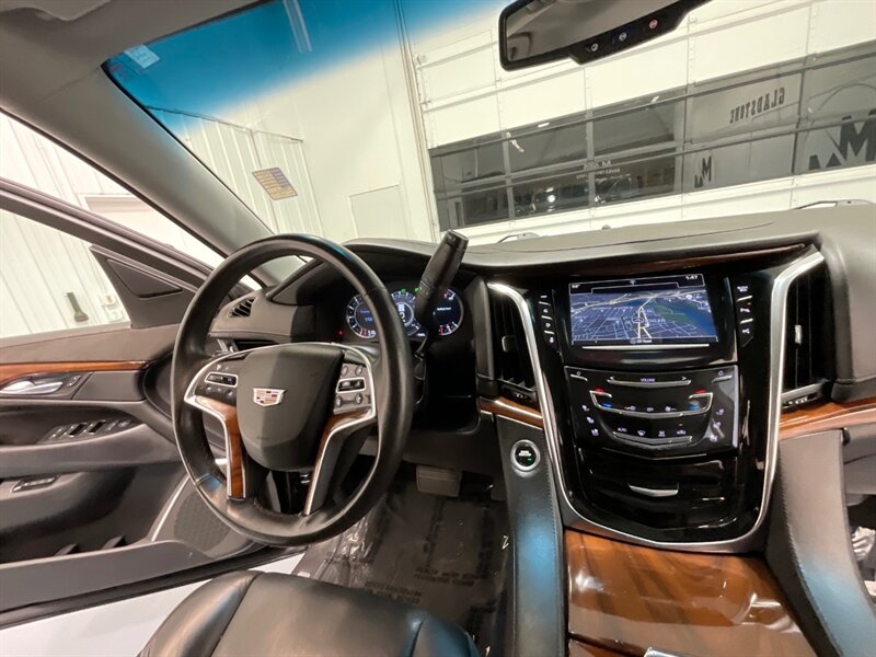 2017 Cadillac Escalade ESV Sport Utility 4X4 / 6.2L V8 / Extended  / Leather heated & cooled seats - Photo 17 - Gladstone, OR 97027