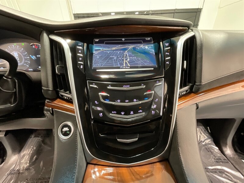 2017 Cadillac Escalade ESV Sport Utility 4X4 / 6.2L V8 / Extended  / Leather heated & cooled seats - Photo 18 - Gladstone, OR 97027