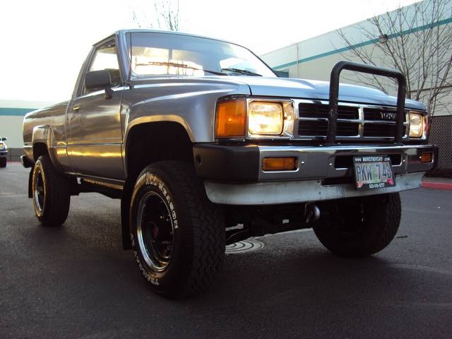 1988 Toyota Pickup   - Photo 32 - Portland, OR 97217