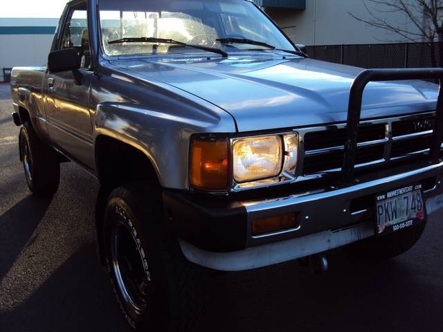 1988 Toyota Pickup   - Photo 11 - Portland, OR 97217