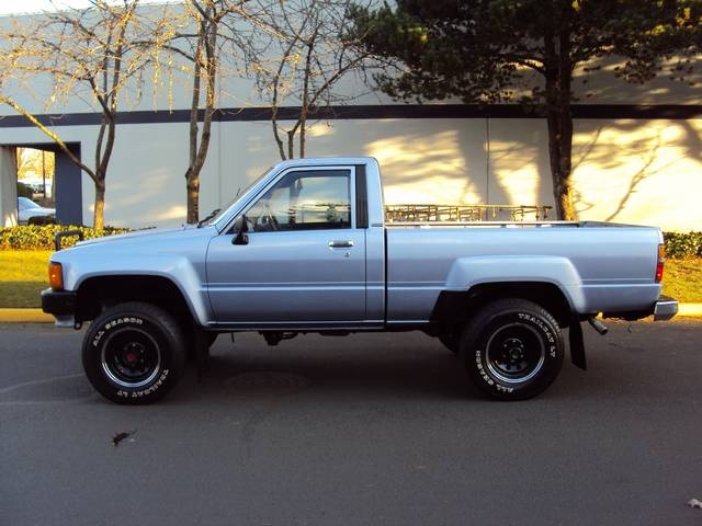 1988 Toyota Pickup   - Photo 30 - Portland, OR 97217