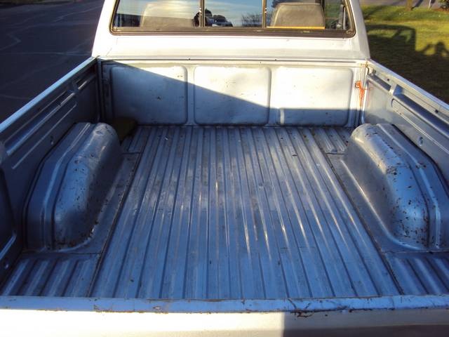 1988 Toyota Pickup   - Photo 15 - Portland, OR 97217