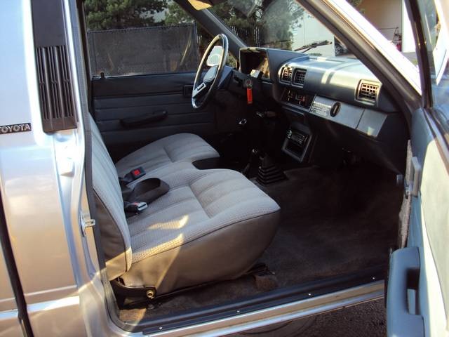 1988 Toyota Pickup   - Photo 19 - Portland, OR 97217