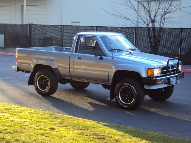 1988 Toyota Pickup   - Photo 7 - Portland, OR 97217